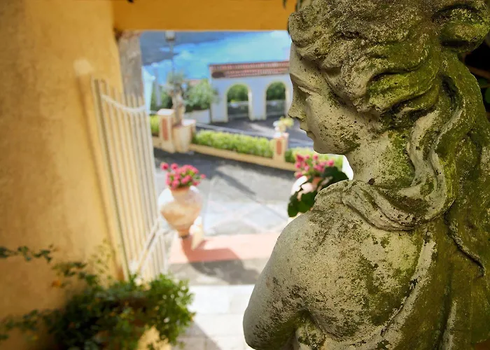 Romantic & Restaurant Cheta Elite