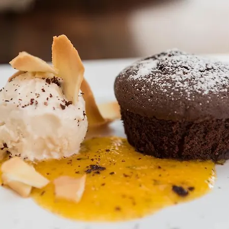 Romantic & Restaurant Cheta Elite 마라테아