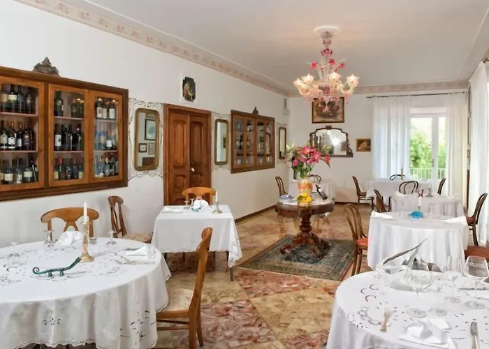 Romantic & Restaurant Cheta Elite