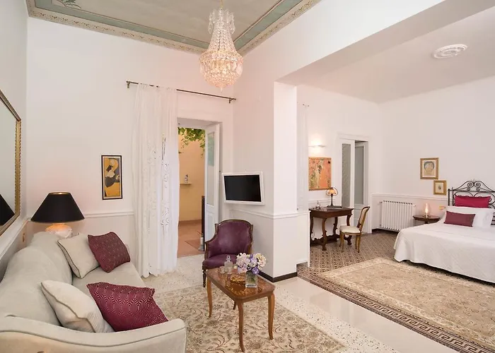 Romantic & Restaurant Cheta Elite