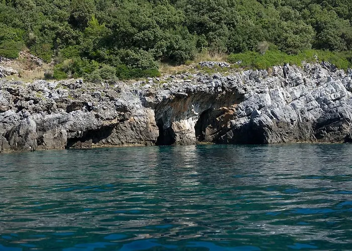 Romantic & Restaurant Cheta Elite